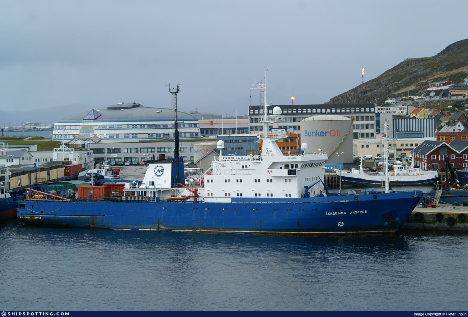 AKADEMIK LAZAREV